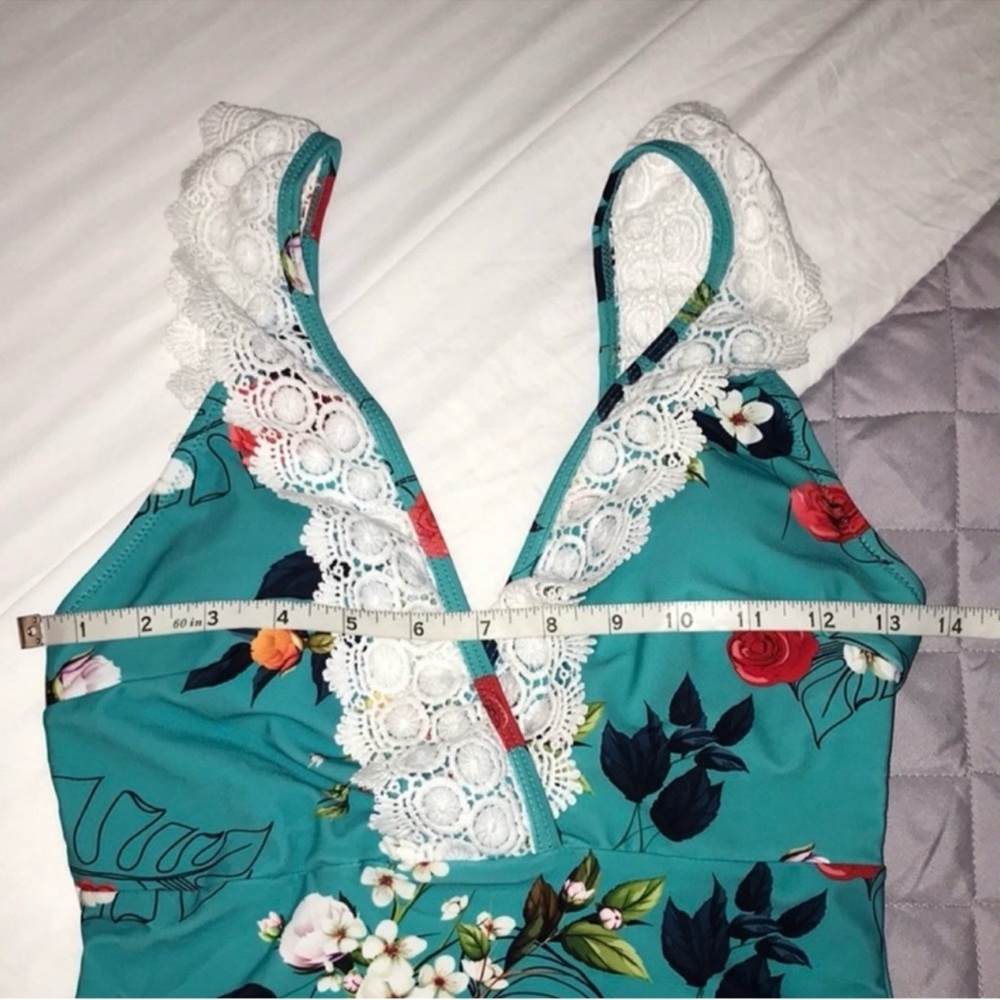 NWT Cupshe Blue Floral Lace Trim One Piece Swimsuit - Small - Picture 5 of 13